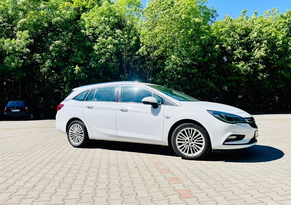 Opel Astra cena 31500 przebieg: 260000, rok produkcji 2016 z Tomaszów Mazowiecki małe 326
